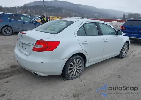 2013 Suzuki Kizashi z USA, uszkodzony, nr VIN JS2RE9A16D6100052